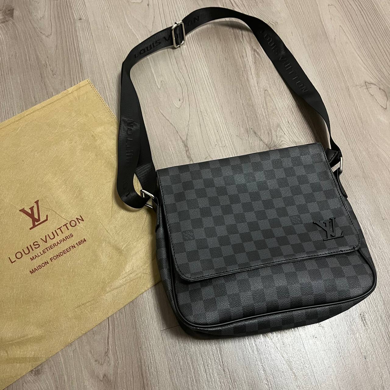 Bolso LV bandolera negro cuadros