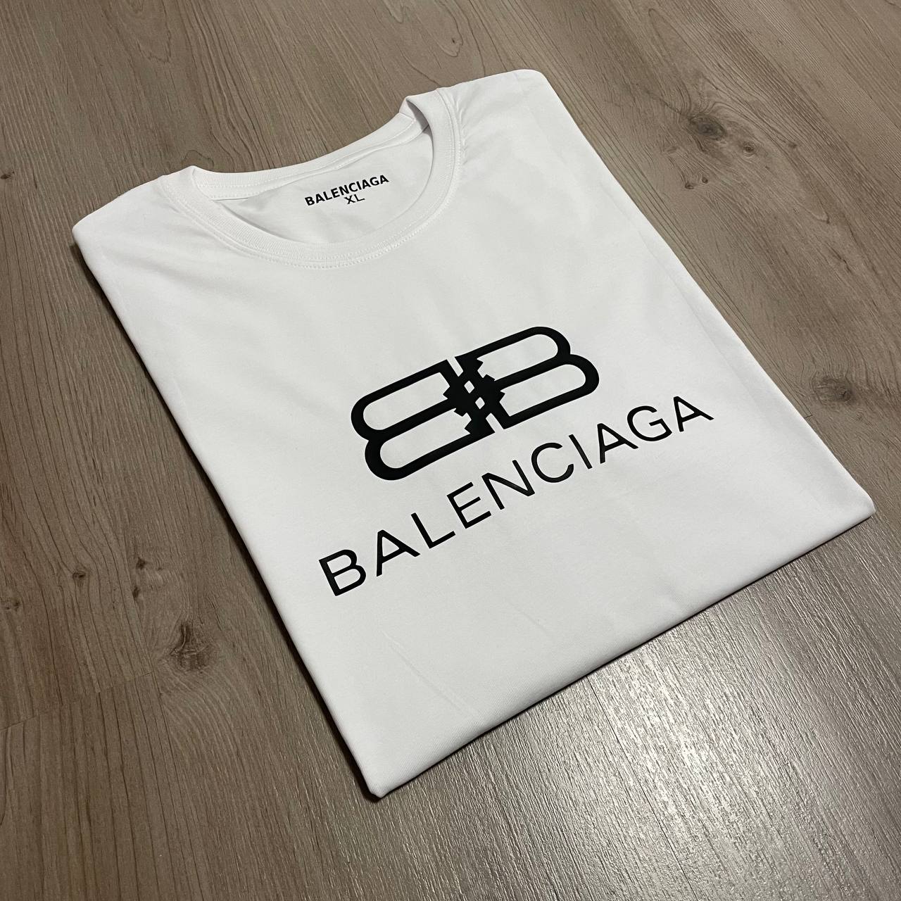 Camiseta Balenciag blanca