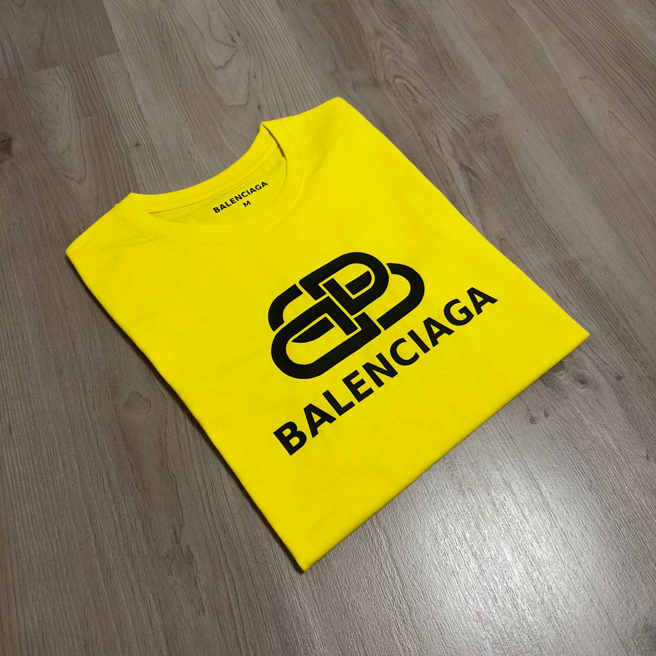 Camiseta Balenciag amarilla