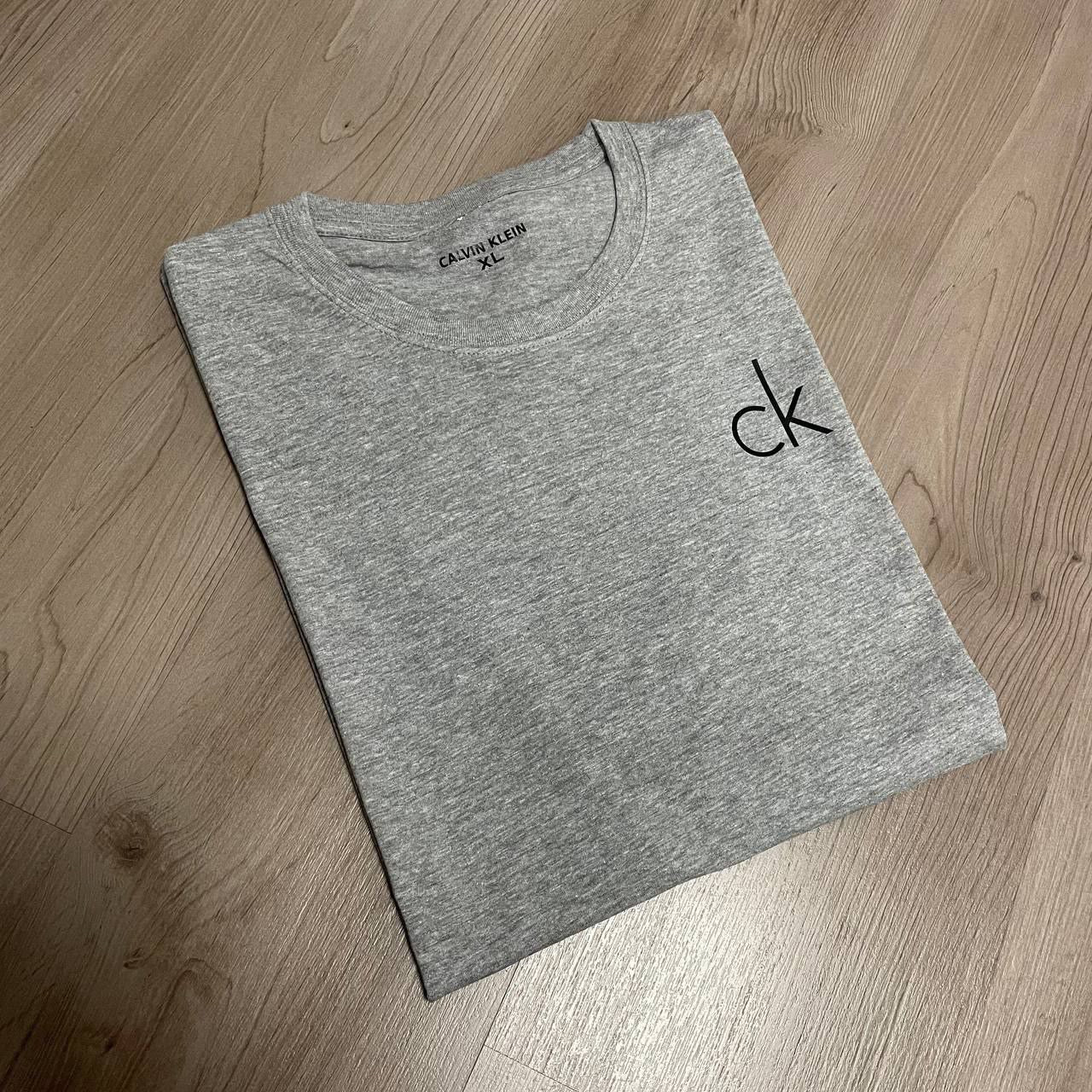 Camiseta CK gris